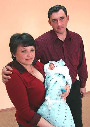 Татьяна и Игорь Шедко с малышкой Сашенькой