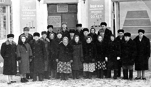 Передовики сельскохозяйственного производства с руководителями района. Снимок 1958 года.