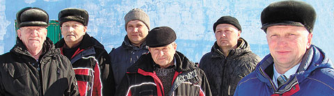 Завскладом Владимир Широков, главный энергетик Александр Пистер, начальник теплового района Александр Качулин, электромонтёры – Олег Шибаев и Андрей Шнайдер, директор предприятия Сергей Доценко
